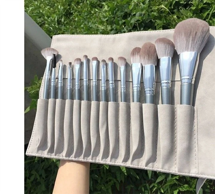 First-time beginner makeup brush suit powder brush eye shadow brush blush brush Cangzhou full set of beauty brush super soft