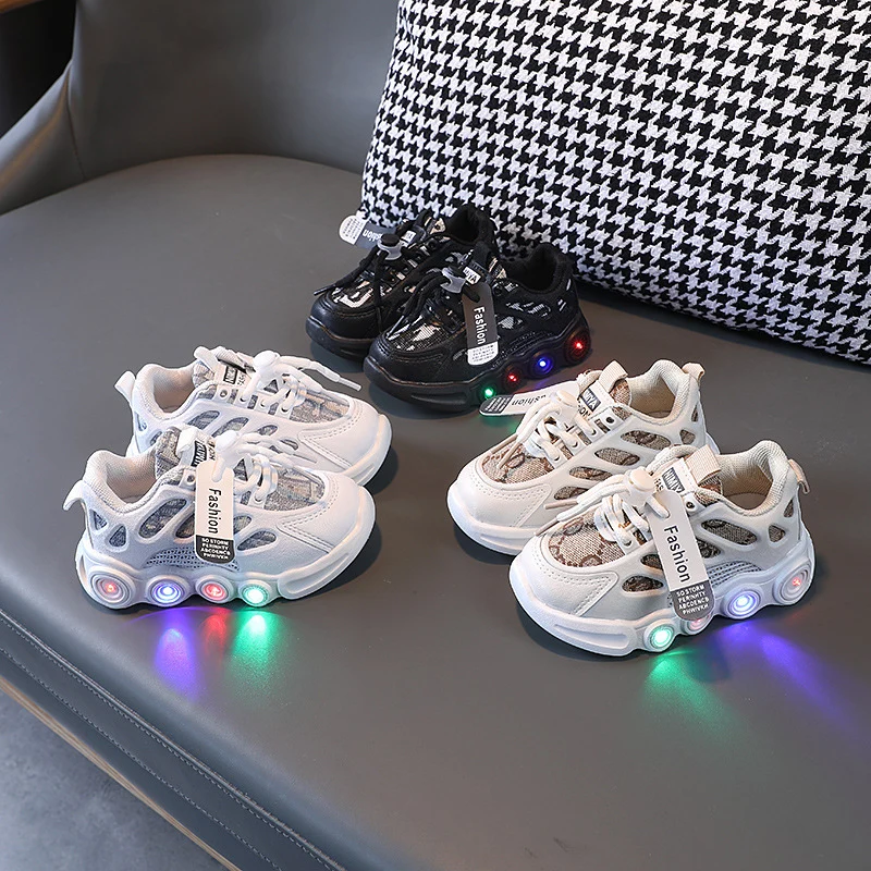 Children's Light-Up Shoes 2026 Spring and Autumn New Model for Boys and Girls Led Glowing Shoes for Young Children Fashionable Soft-Soled Sneakers