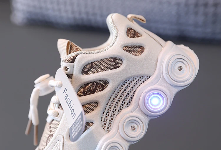 Children's Light-Up Shoes 2026 Spring and Autumn New Model for Boys and Girls Led Glowing Shoes for Young Children Fashionable Soft-Soled Sneakers