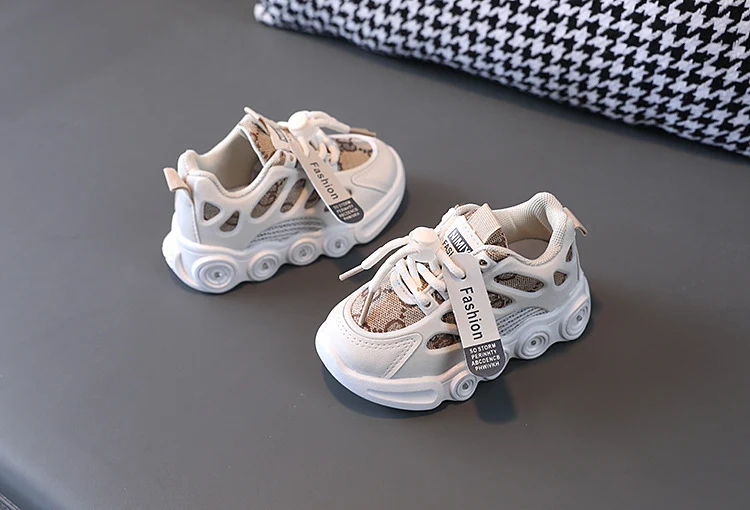 Children's Light-Up Shoes 2026 Spring and Autumn New Model for Boys and Girls Led Glowing Shoes for Young Children Fashionable Soft-Soled Sneakers