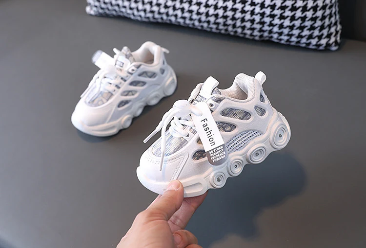 Children's Light-Up Shoes 2026 Spring and Autumn New Model for Boys and Girls Led Glowing Shoes for Young Children Fashionable Soft-Soled Sneakers