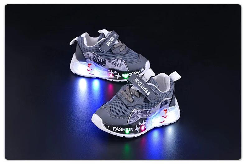 Wholesale Light-Up 2025 Spring & Fall Mesh Comfortable and Lightweight Casual Light-Up Led Light-Up Men's Sports Shoes for Small and Medium-Sized Children