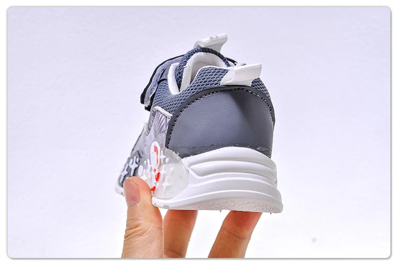 Wholesale Light-Up 2025 Spring & Fall Mesh Comfortable and Lightweight Casual Light-Up Led Light-Up Men's Sports Shoes for Small and Medium-Sized Children