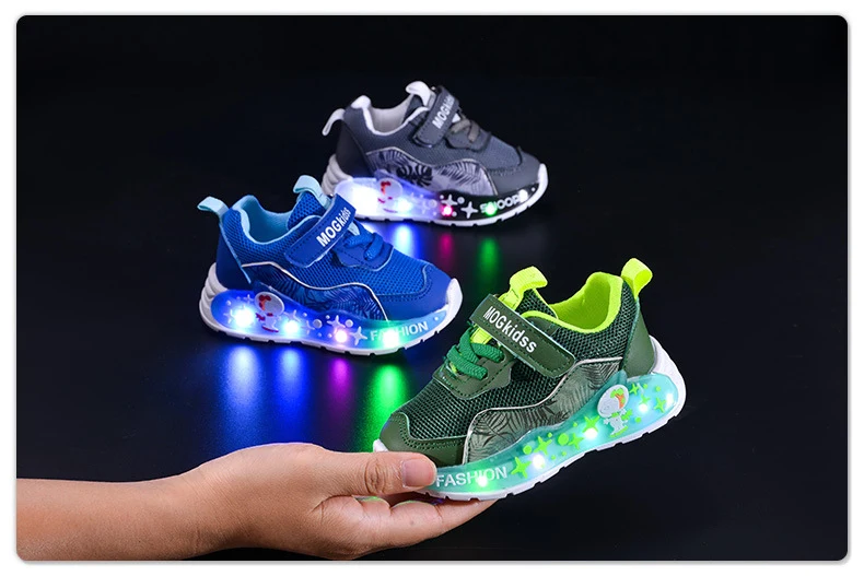 Wholesale Spring and Autumn New Mesh Plaid Boys Led Light Casual Children's Luminous Fashion Cartoon Sports Shoes