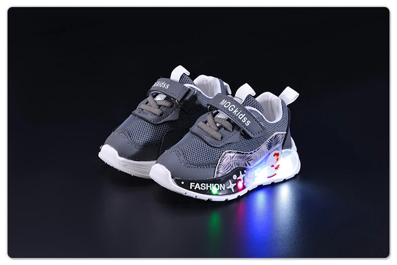 Wholesale Spring and Autumn New Mesh Plaid Boys Led Light Casual Children's Luminous Fashion Cartoon Sports Shoes