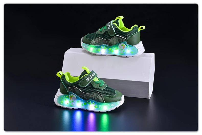 Wholesale Spring and Autumn New Mesh Plaid Boys Led Light Casual Children's Luminous Fashion Cartoon Sports Shoes
