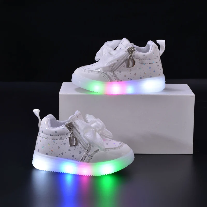 Spring and Autumn New Girls Princess LED Lighting Small and Medium Girls Casual Bow Sports Soft Sole Shoes Factory Outlet