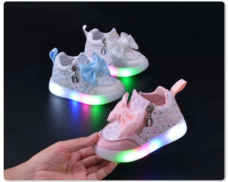 Spring and Autumn New Girls Princess LED Lighting Small and Medium Girls Casual Bow Sports Soft Sole Shoes Factory Outlet