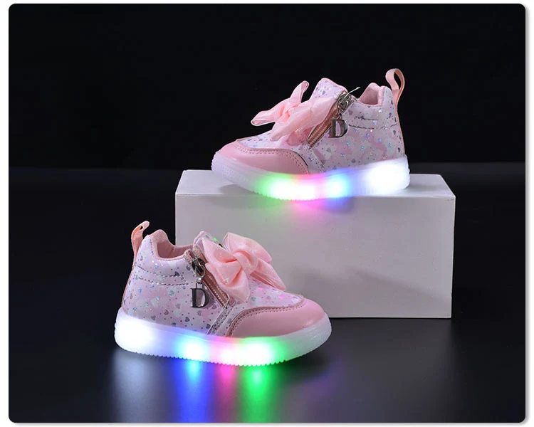 Spring and Autumn New Girls Princess LED Lighting Small and Medium Girls Casual Bow Sports Soft Sole Shoes Factory Outlet