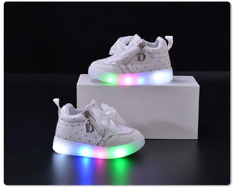 Spring and Autumn New Girls Princess LED Lighting Small and Medium Girls Casual Bow Sports Soft Sole Shoes Factory Outlet