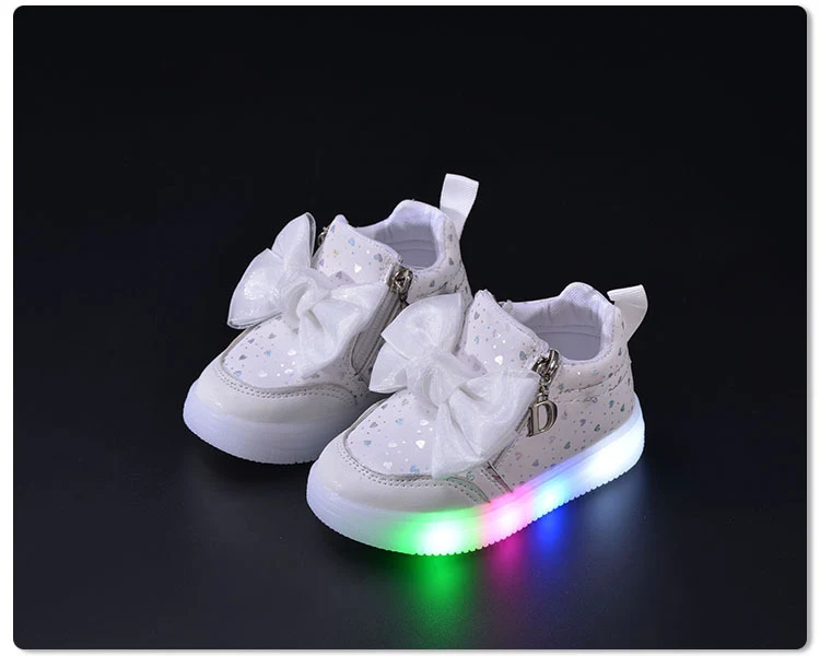 Spring and Autumn New Girls Princess LED Lighting Small and Medium Girls Casual Bow Sports Soft Sole Shoes Factory Outlet