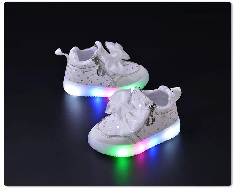 Spring and Autumn New Girls Princess LED Lighting Small and Medium Girls Casual Bow Sports Soft Sole Shoes Factory Outlet