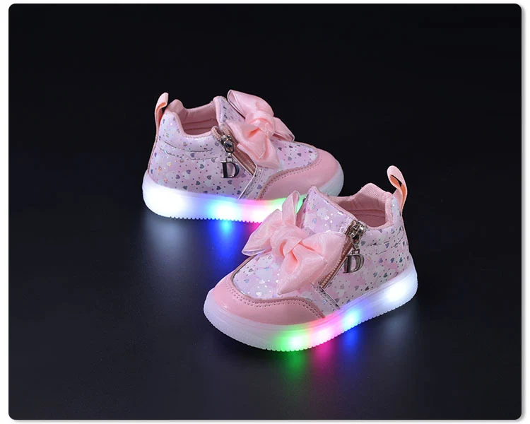 Spring and Autumn New Girls Princess LED Lighting Small and Medium Girls Casual Bow Sports Soft Sole Shoes Factory Outlet