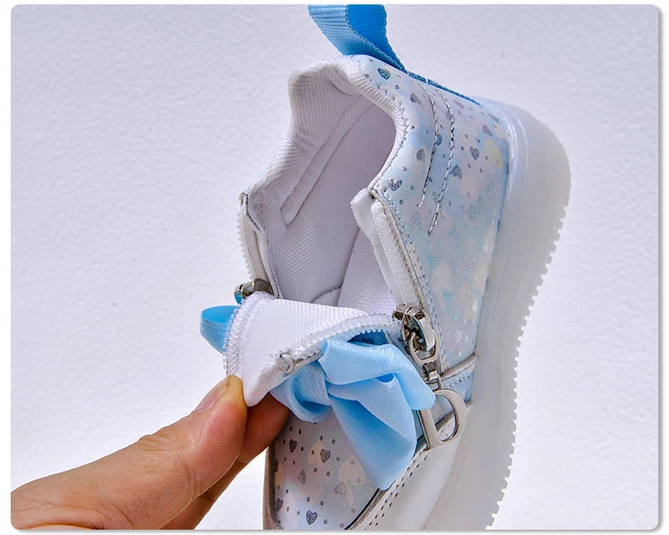 Spring and Autumn New Girls Princess LED Lighting Small and Medium Girls Casual Bow Sports Soft Sole Shoes Factory Outlet