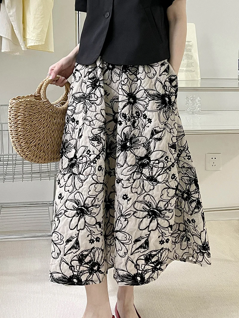 Ju Zhi 2026 Early Spring Velvet Skirt for Women, Heavy Craftsmanship, Niche Retro French High-Waisted Mid-Length A-Line Skirt 1572