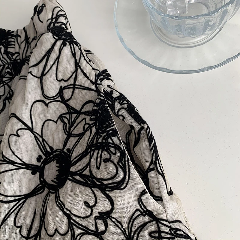 Ju Zhi 2026 Early Spring Velvet Skirt for Women, Heavy Craftsmanship, Niche Retro French High-Waisted Mid-Length A-Line Skirt 1572