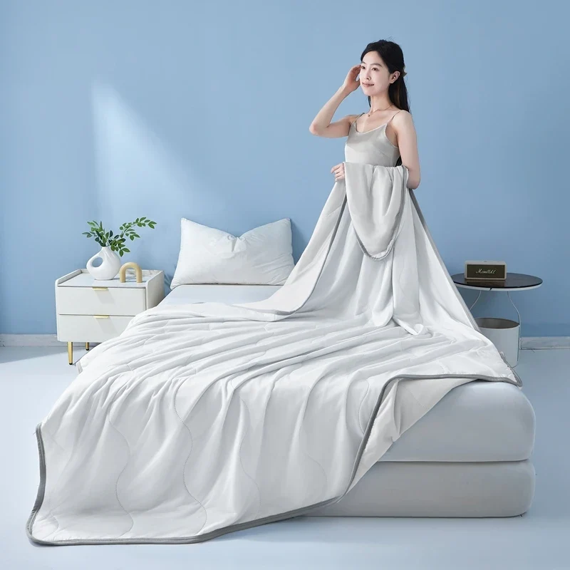 Hot Selling Summer New Arrival Cooling & Silky Summer Quilt, Bed Blanket, Air Conditioner Comforter