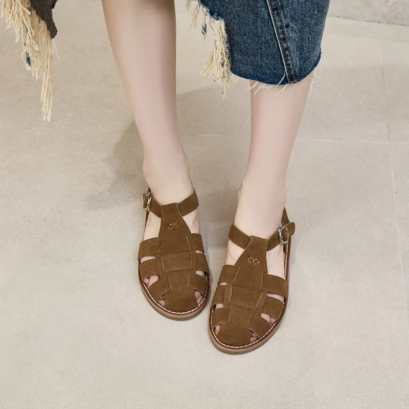 AIYUQI Flat-soled Retro Genuine Leather Hollow Baotou Sandals Women's 2026 New Hollow Pig Cage Women's Sandals