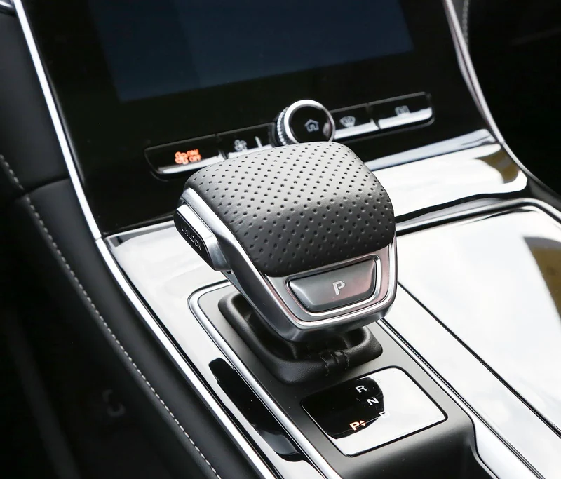 2022 Blue New Roewe Rising Auto ER6 Electric Car/Sedan with Very Long Charging Range, Equipped with the Driving Recorder