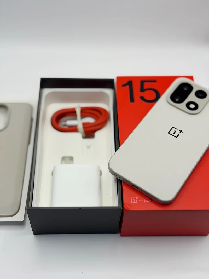 [New Launch] Oneplus 15 5G NFC 6.78"165Hz AMOLED Display 7300mAh Battery 120W SUPERVOOC 50MP Camera Snapdragon 8 Elite Gen 5