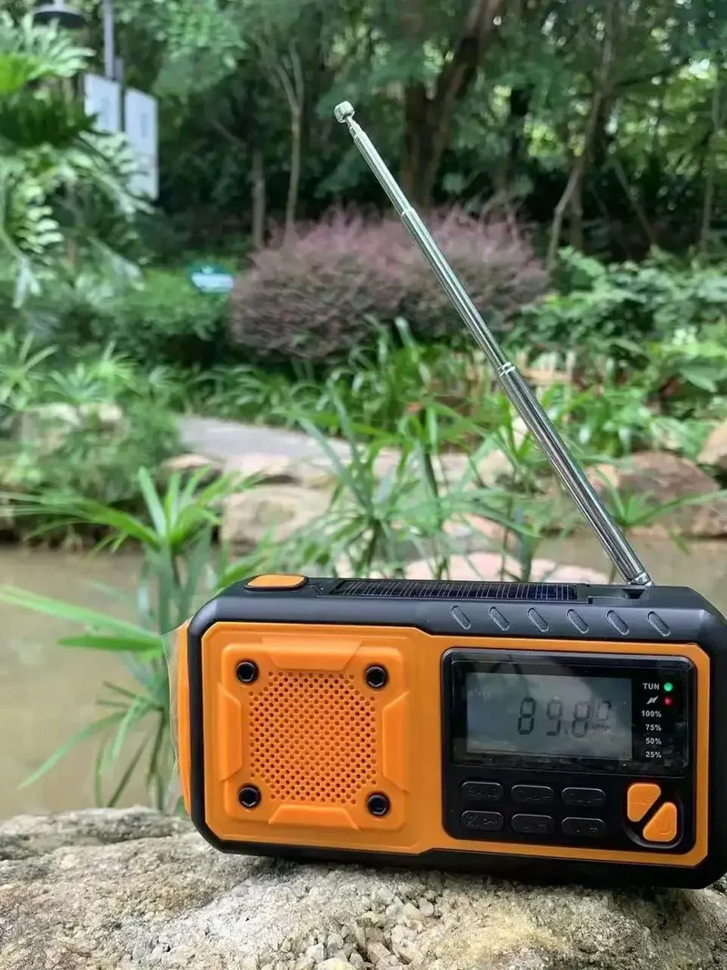 Solar Crank DAB+ FM Radio with 5000 mAh Power Bank, Bluetooth speaker Emergency Radio, USB-C Phone Charge, SOS Alarm, Torch