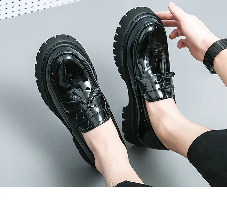 Thick Sole Classy Men Dress Shoes Black+White Color Handsome Wedding Tassels Loafer Shoes for Men