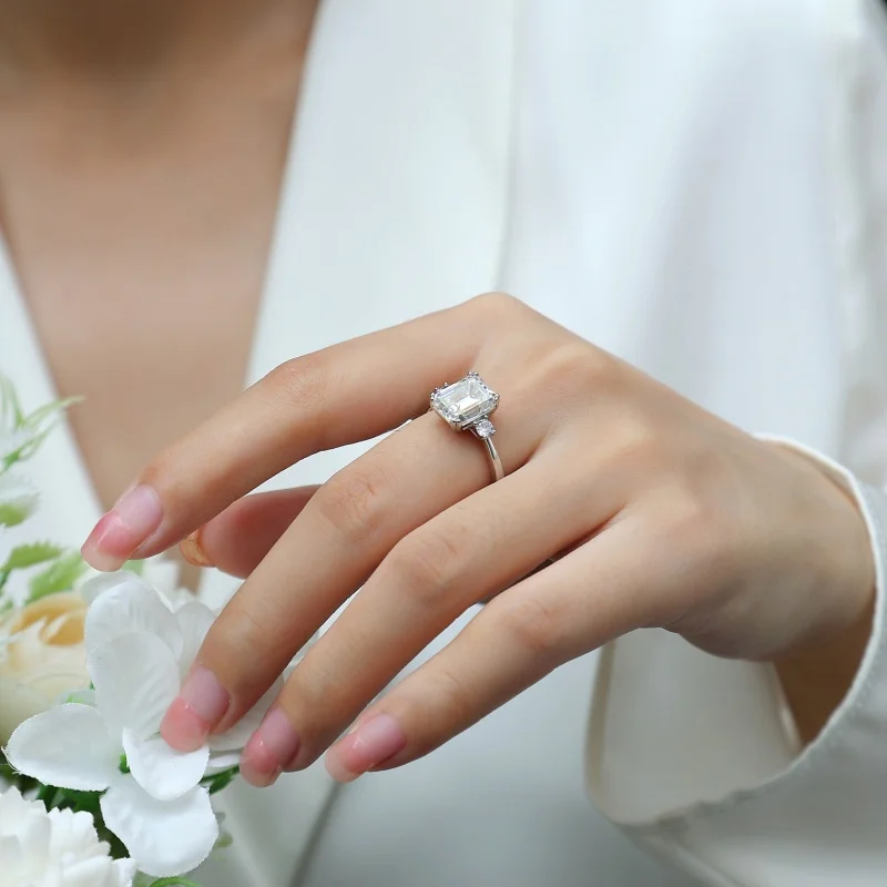 Luxury Female S925 Sterling Silver Moissanite Ring Women Emerald Cut Engagement Ring Fine Jewelry Ring