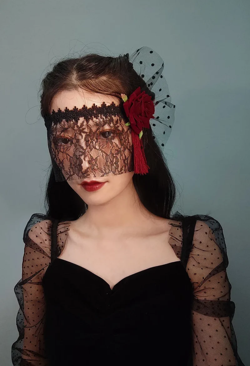 Women Hollow Lace Masquerade Face Mask Sexy Cosplay Prom Party Props Costume Halloween Masquerade Mask Nightclub Queen Eye Mask