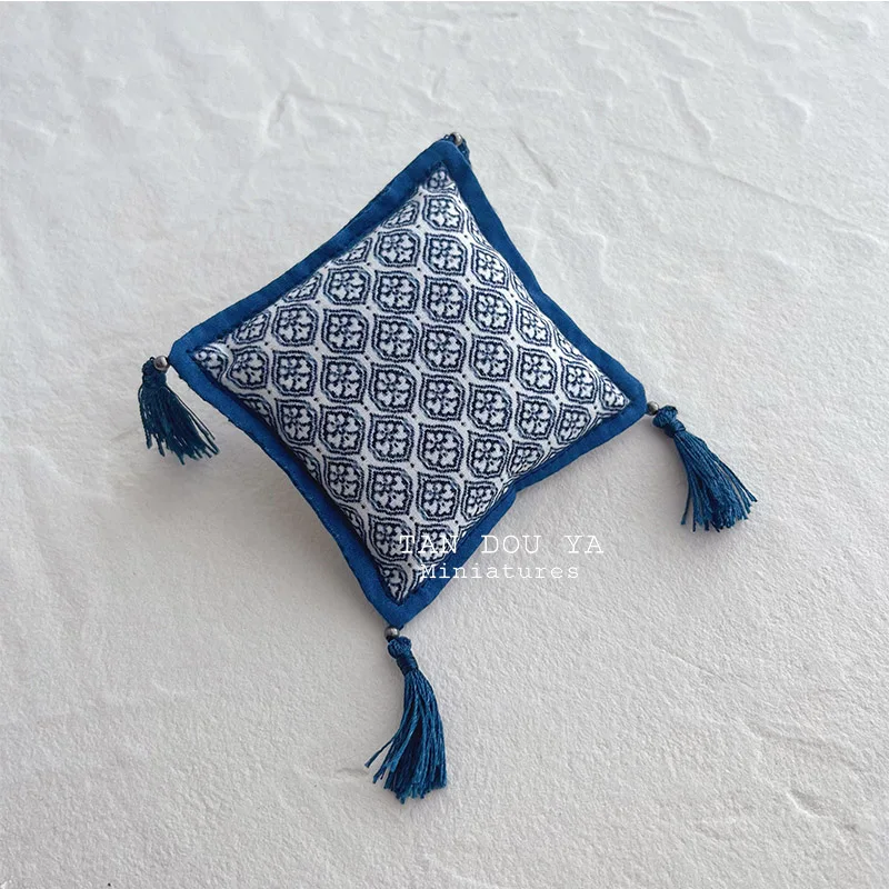 Miniature cloth blue and white porcelain tablecloth and throw pillow mini model for 1:6 bjd ob11 blythe dollhouse props Dolls ac