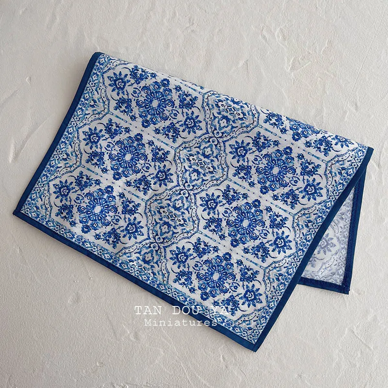 Miniature cloth blue and white porcelain tablecloth and throw pillow mini model for 1:6 bjd ob11 blythe dollhouse props Dolls ac