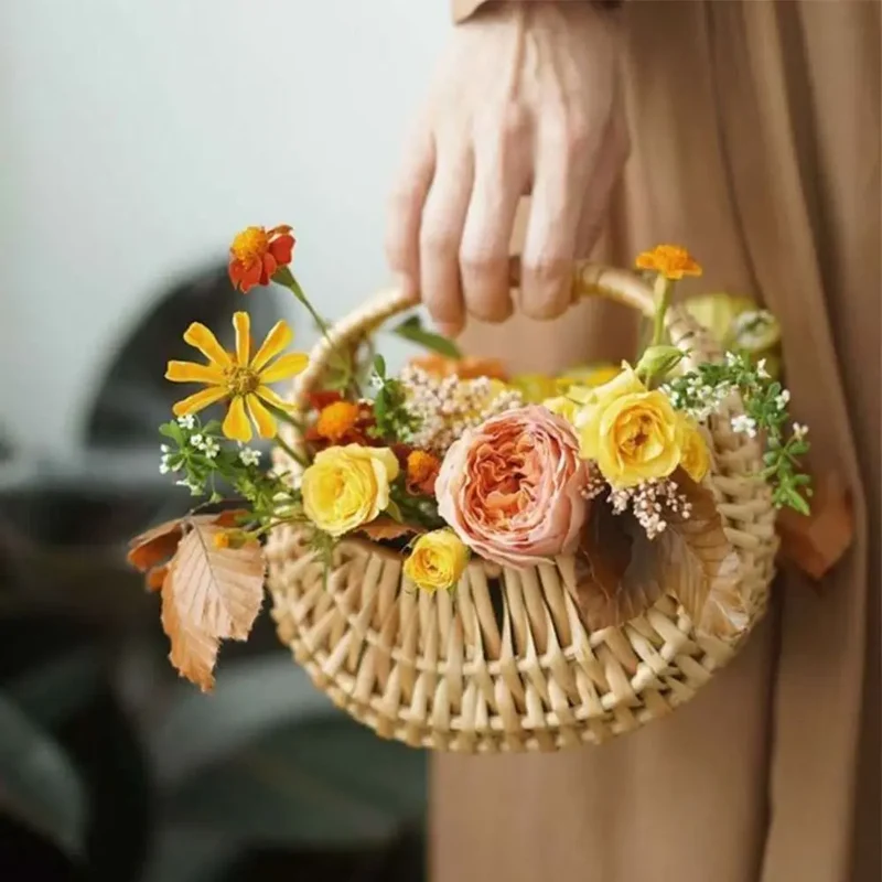 Willow Woven Hand-held Flower Basket DIY Flower Basket Picnic Rattan Basket Storage Basket Photography Props Holiday Gift Basket