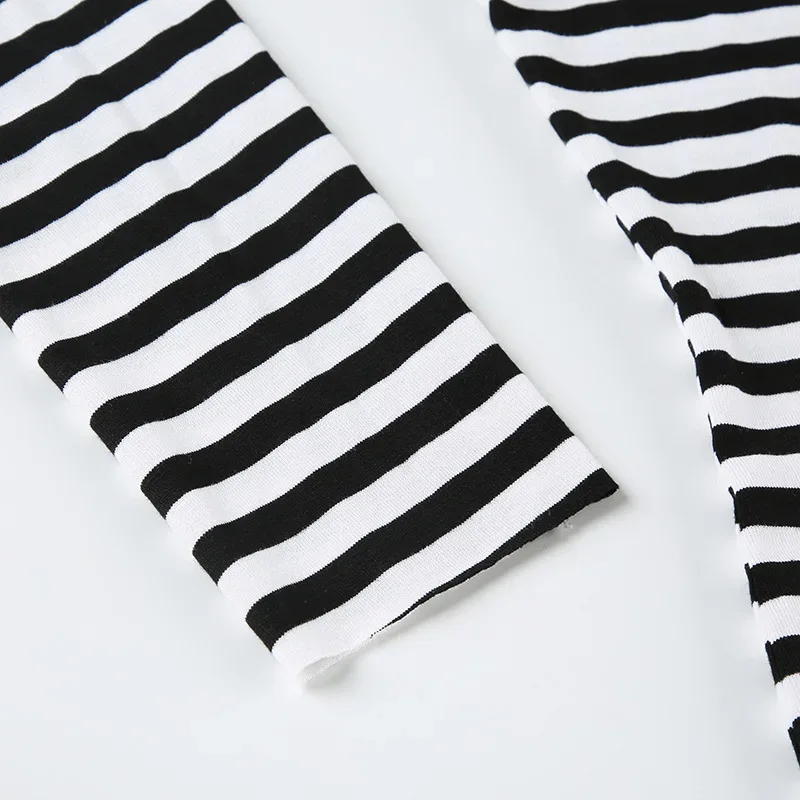Autumn sexy off shoulder long sleeved black white contrasting color stripes slash neck T-shirt