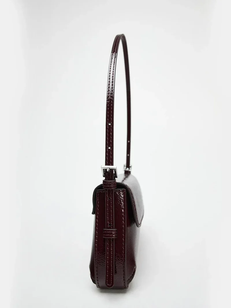 Red Stick Underarm Bag 2024 Autumn New Product Fashionable Simple Commuter Flip Retro Shoulder Bag