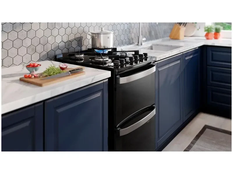 4 Stove with Electrolux Glass Table Black with