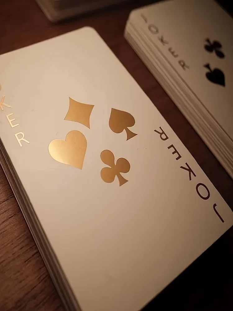 Luminous poker set, suitable for parties, Halloween and Christmas gifts, durable paper, family entertainment and gaming nights