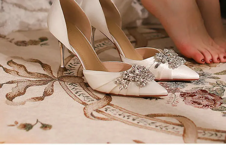 2025 Autumn New White French High Heels Pointy Rhine-Diamond Thin Heel Not Tired Foot Single Shoes Wedding Shoes