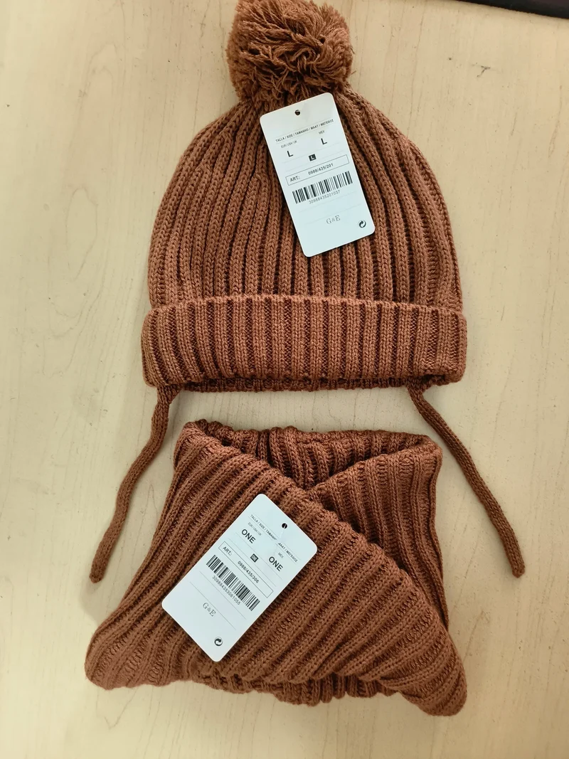 2024 baby girl and baby boy child children's spring autumn winter Solid knitted hat and knitted infinity scarf