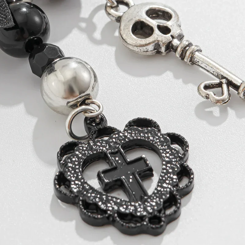 Salircon Gothic Cross Love Heart Skull Key Pendant Keychain for Women Trend Black Bowknot Key Ring Female Halloween Y2K Jewelry