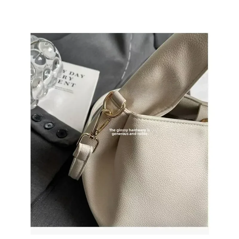 Sac à main élégant et unique pour femmes, sac à rabat à porter à l'épaule ou à la main, polyvalent et intemporel.