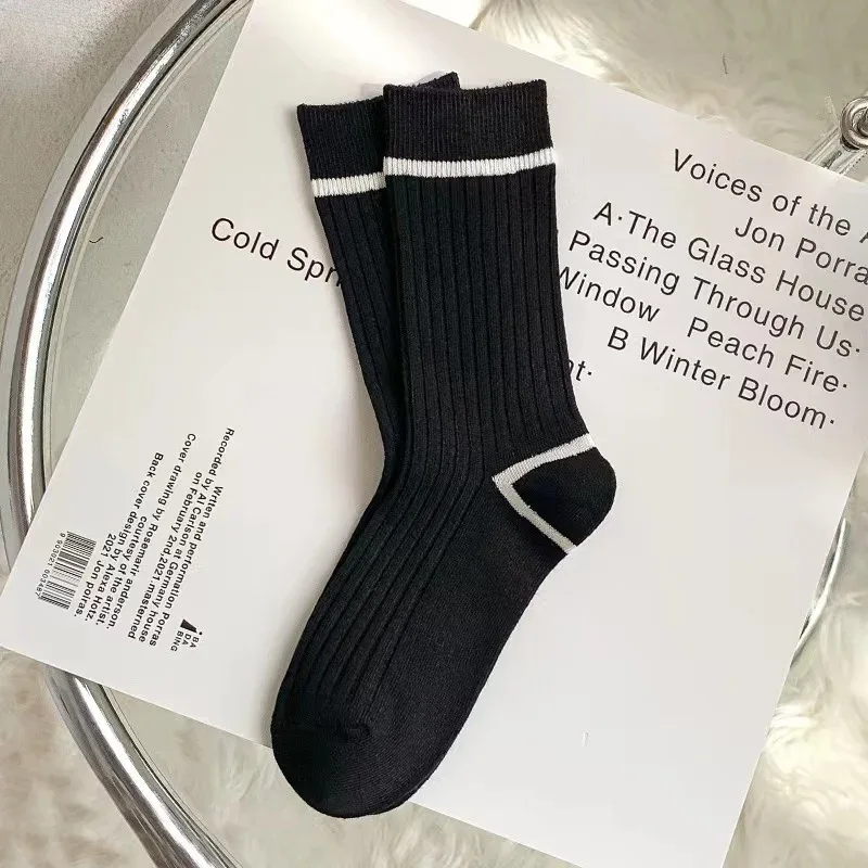 1 Pairs Fashion Black White Stripe Cotton Women Long Socks Versatile Simplicity Autumn Women's Sock New Hot Sale