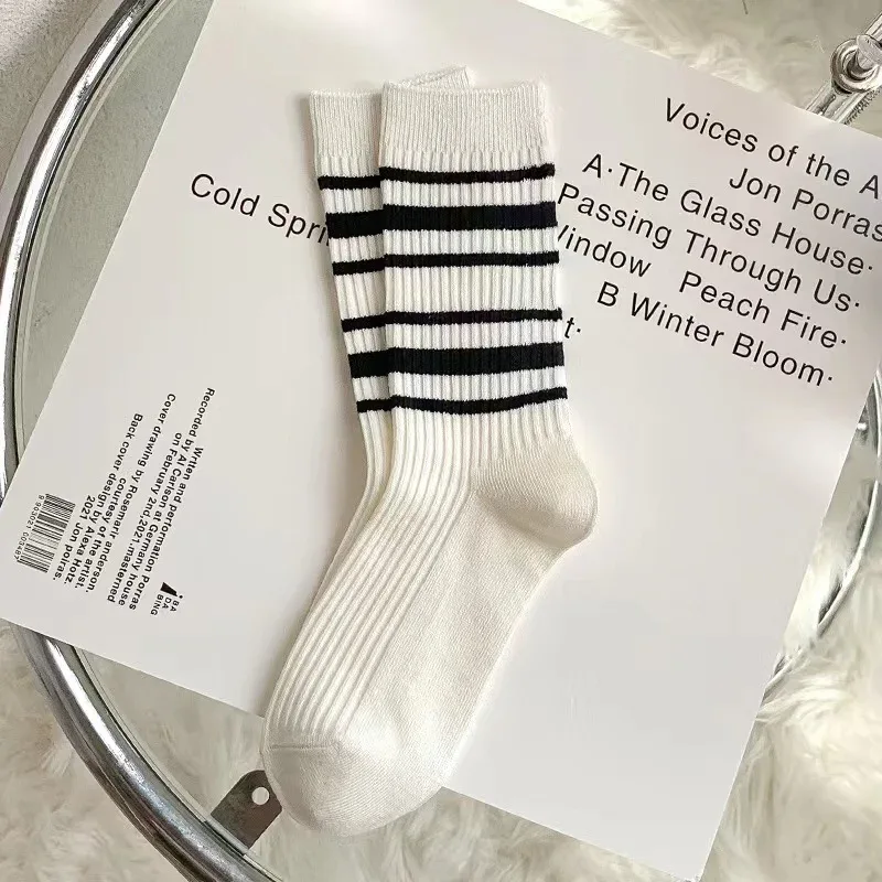 1 Pairs Fashion Black White Stripe Cotton Women Long Socks Versatile Simplicity Autumn Women's Sock New Hot Sale
