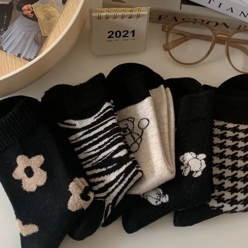 5 Pairs Women's mid Calf Socks with Cute Bear Design Breathable Soft Floral Print Casual Socks for Comfortable Wear