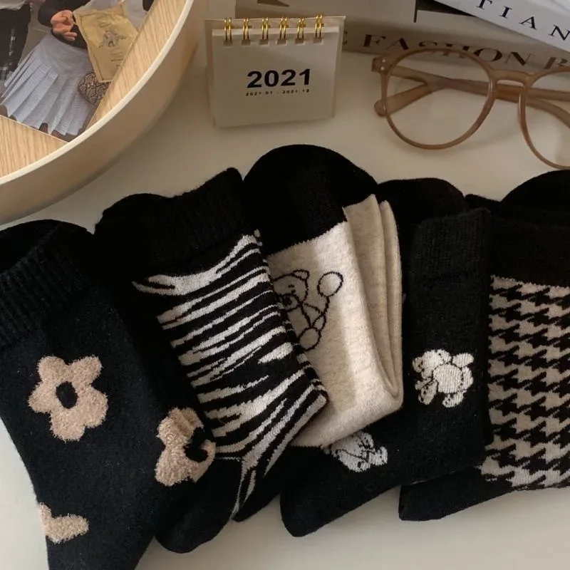 5 Pairs Women's mid Calf Socks with Cute Bear Design Breathable Soft Floral Print Casual Socks for Comfortable Wear