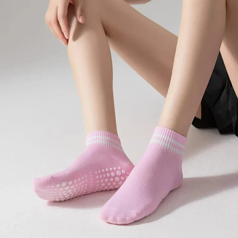 Grip Socks for Women Non Slip Pilates Yoga Socks with Double Stripes Non Slip Socks for Workout Ballet Athletic Socks
