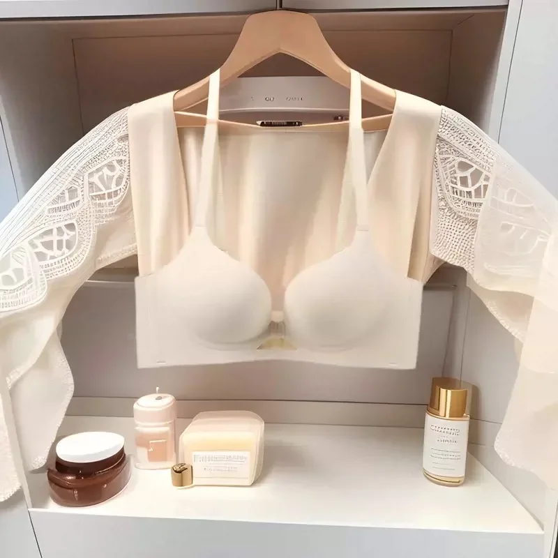 Red Lifting Small Breasts Gathered To Show Large Upper Support Without Steel Rings and Comfortable and Traceless Bra
