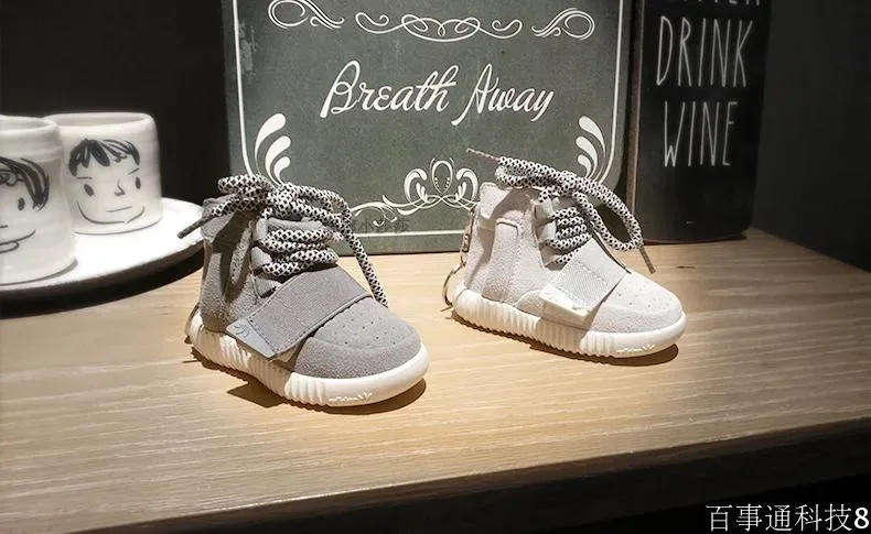 High Quality Portable Battery Charger Powerbank Coconut Sneakers 750 Shoe Power Bank 8000mAh For All Phone