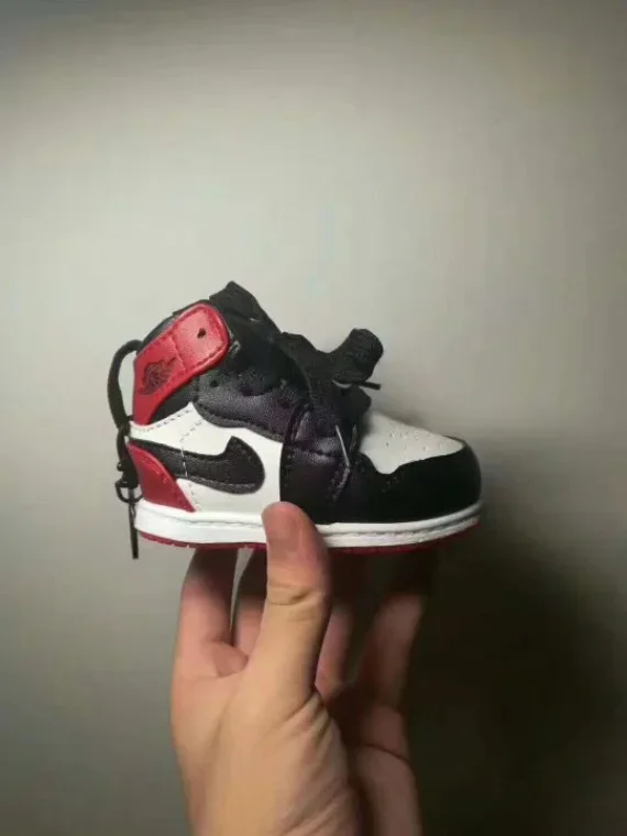 High Quality Portable Battery Charger Powerbank Coconut Sneakers 750 Shoe Power Bank 8000mAh For All Phone