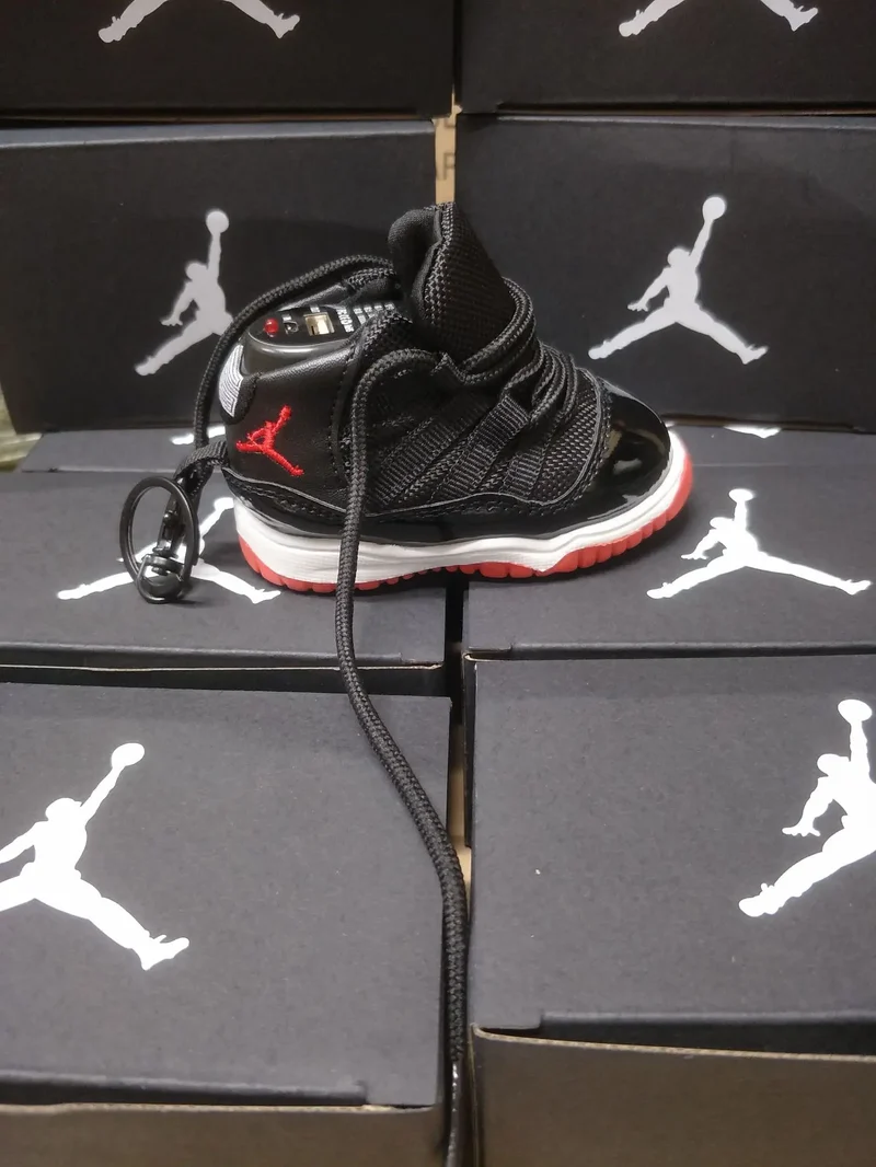 High Quality Portable Battery Charger Powerbank Coconut Sneakers 750 Shoe Power Bank 8000mAh For All Phone