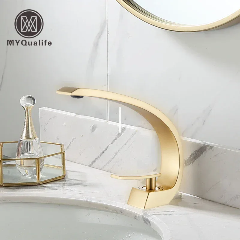 Chrome Basin Faucet Washing Basin Mixer Deck Mounted Cold and Hot Bathroom Faucet