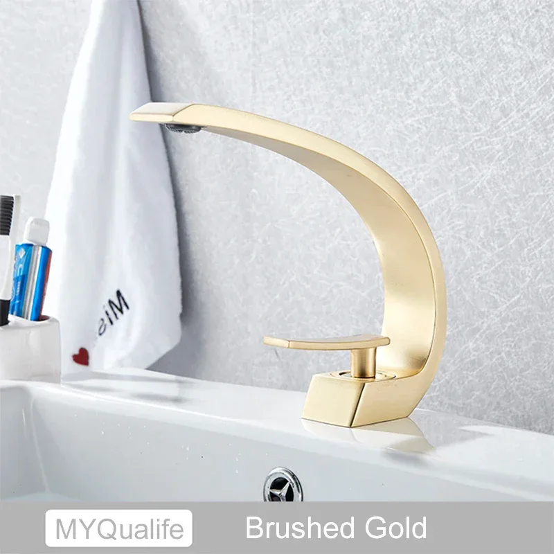 Chrome Basin Faucet Washing Basin Mixer Deck Mounted Cold and Hot Bathroom Faucet